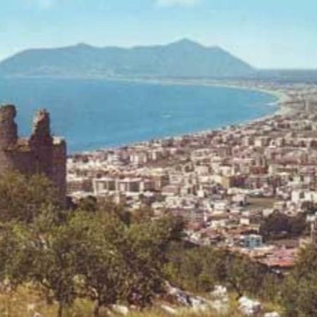 Art Deco City Center Near The Beach! Terracina Exterior foto