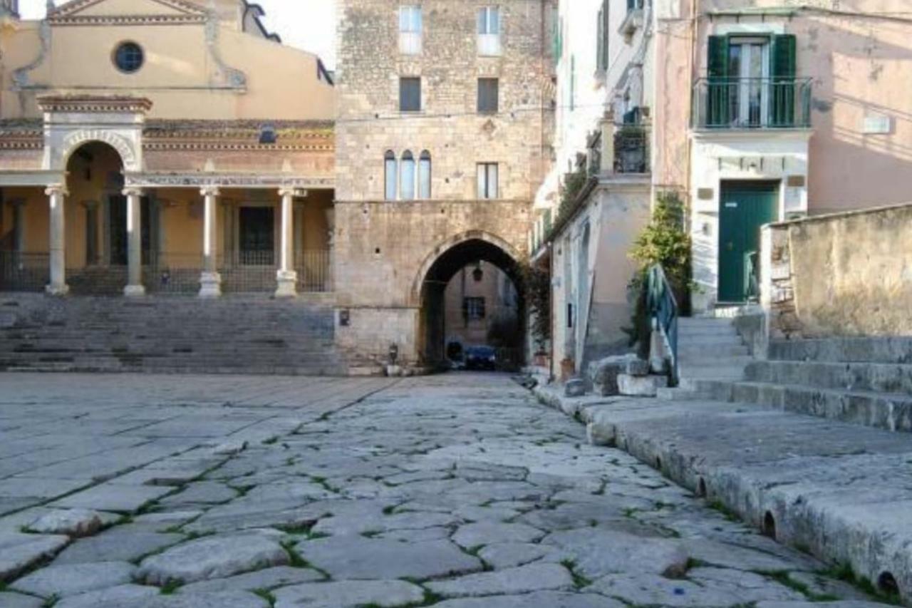 Art Deco City Center Near The Beach! Terracina Exterior foto